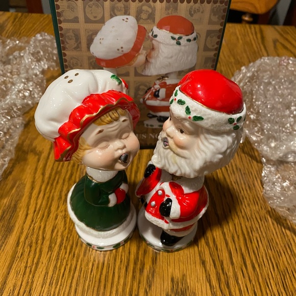 Mr&Mrs.Claus Bobble Heads - Picture 2 of 14
